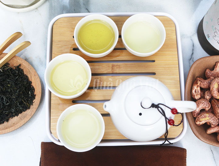 Ấm trà gốm sứ