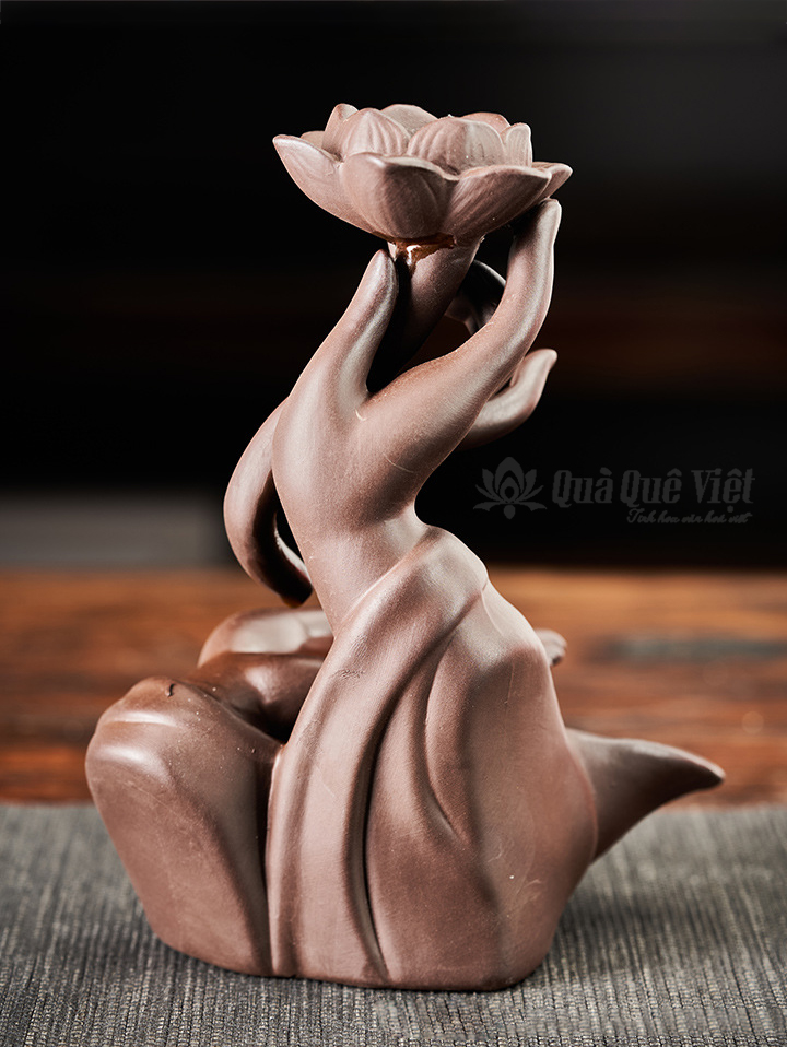 Thác trầm hương hoa sen