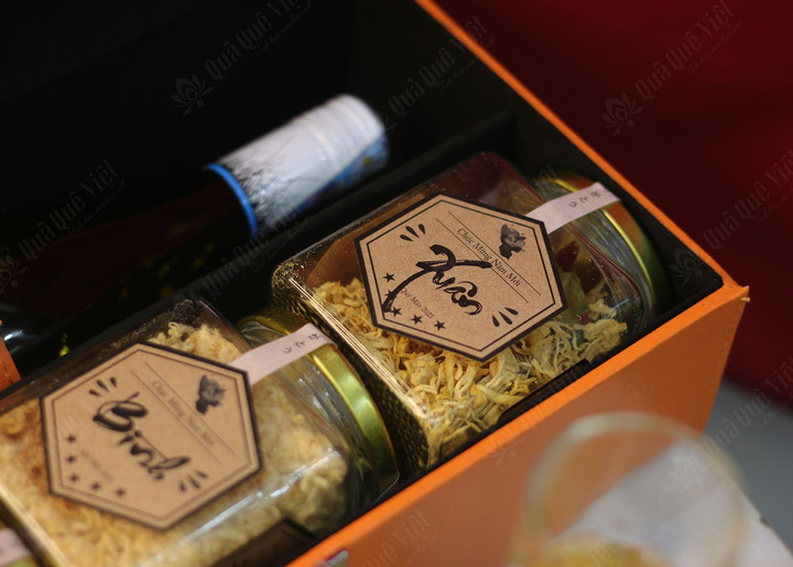 Lựa chọn hộp quà tết cao cấp tại Quà Quê Việt