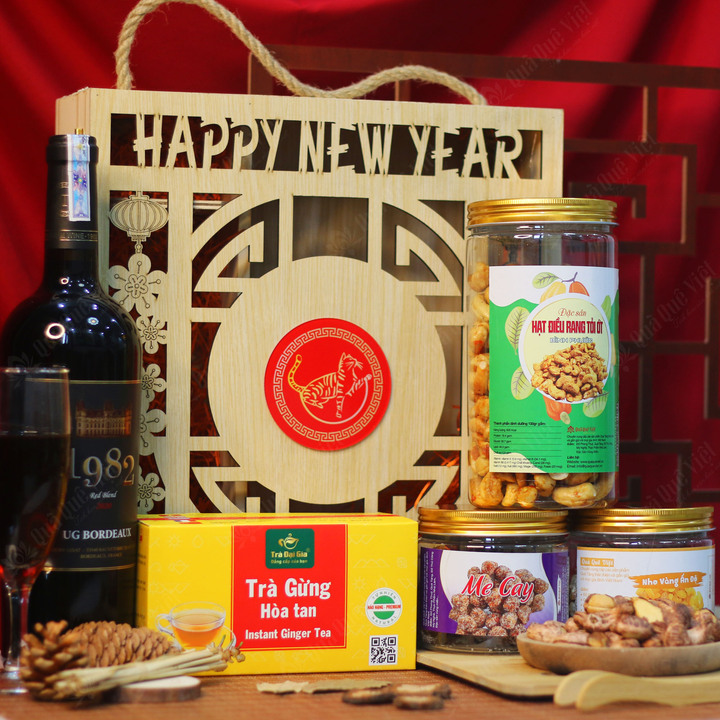 Hộp Quà Gỗ Hoa Mai, Quà Tết Truyền Thống - Q1657
