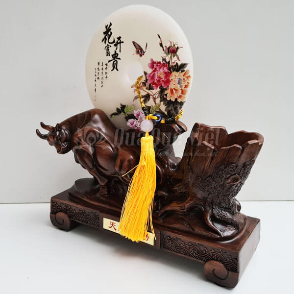 Trâu Phong Thủy Cổng Đồng Tiền Ngọc, Biểu Trưng Sức Mạnh và Tài Lộc