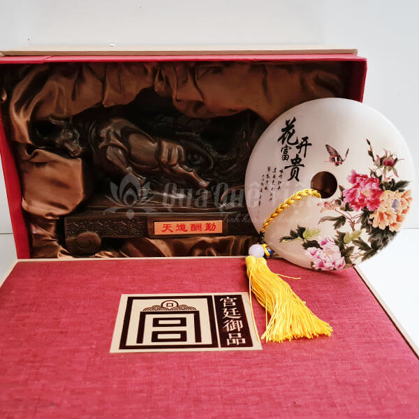 Trâu Phong Thủy Cổng Đồng Tiền Ngọc, Biểu Trưng Sức Mạnh và Tài Lộc