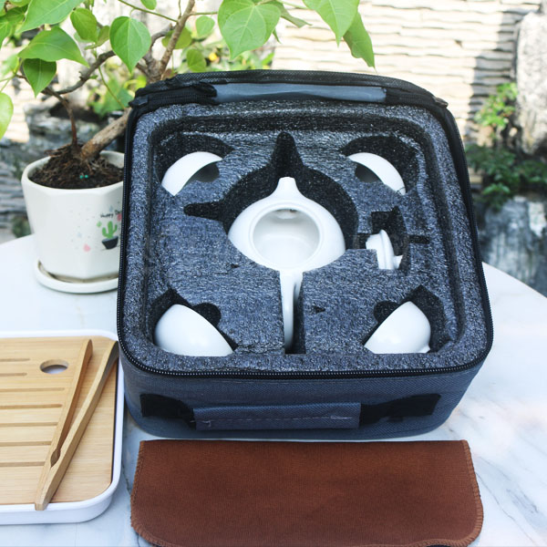 Bộ Ấm Chén Trà Gốm Sứ Có Túi Sách, Màu Trắng, 1 Ấm 4 Chén Kèm Khay