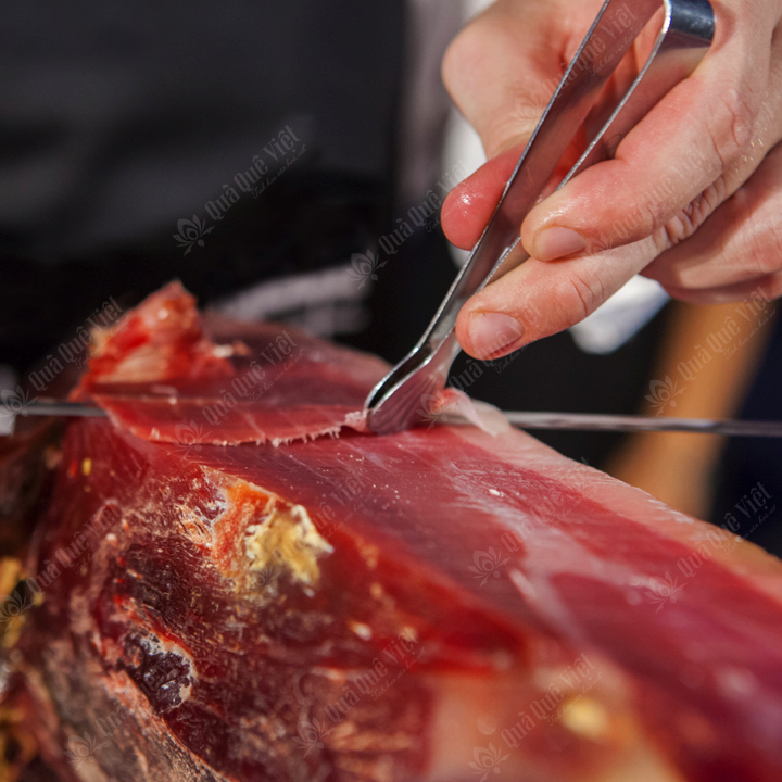 Đùi Trước Iberico Bellota Loại Có Xương Ủ Muối 48 Tháng Thương Hiệu DeRaza