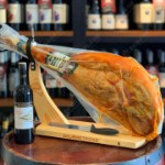 Đùi Trước Iberico Bellota Loại Có Xương Ủ Muối 48 Tháng Thương Hiệu DeRaza