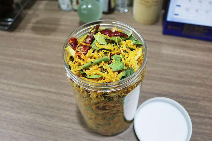 Khô Gà Lá Chanh Loại 1 Thơm Ngon Hủ 300gr