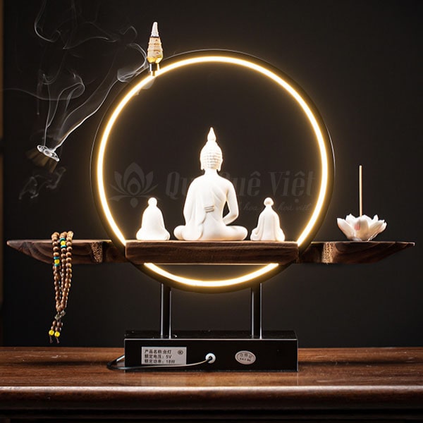 Thác Khói Trầm Hương, Tượng Phật Ngồi Trên Đế Gỗ, Vòng Tròn Chiếu Sáng Bằng Đèn Led